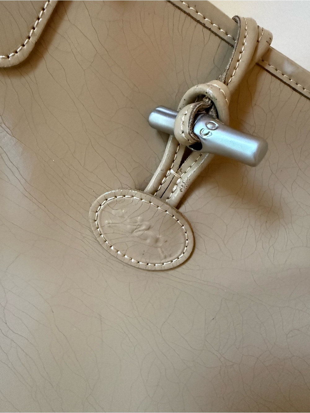 Vintage Longchamp Beige Leather Tote with Toggle Closure - Picture 4 of 16